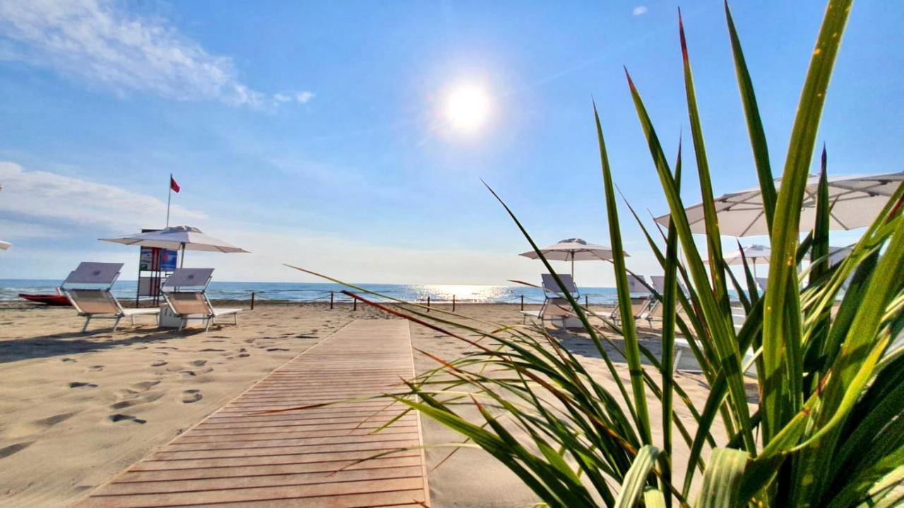 Hotel Saraceno Resort With Private Beach Milano Marittima Exterior photo