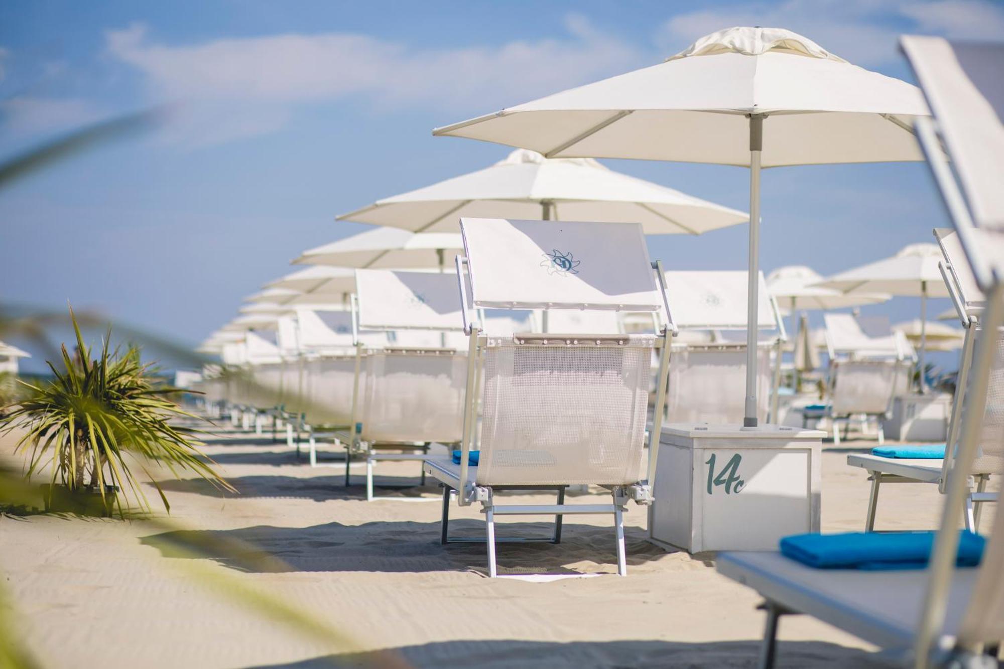 Hotel Saraceno Resort With Private Beach Milano Marittima Exterior photo
